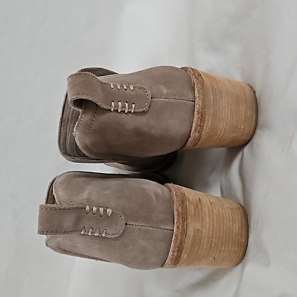 Jeffrey Campbell Rosee Bootie Suede Size 9.5 Gray Taupe - Picture 9 of 16